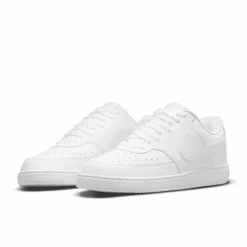 NIKE Sneakers ><noscript><img data-lazyloaded=