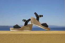SOFTWALK Sandaler & Flip-Flops > Elegant och bekväm kilklackssandal Svart