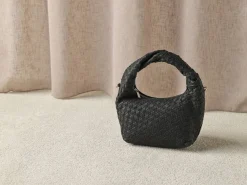 STOCKHOLM DESIGN GROUP Väskor > Flätad väska Svart