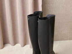 STOCKHOLM DESIGN GROUP Boots & Stövlar > Hög och elegant stövlett med stretch Svart