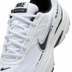 NIKE Sneakers ><noscript><img data-lazyloaded=