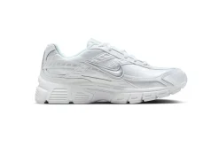 NIKE Sneakers ><noscript><img data-lazyloaded=