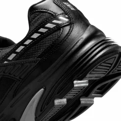 NIKE Sneakers ><noscript><img data-lazyloaded=