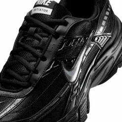 NIKE Sneakers ><noscript><img data-lazyloaded=