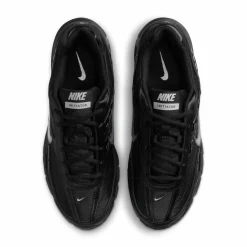 NIKE Sneakers ><noscript><img data-lazyloaded=