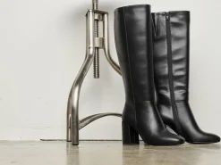 UNIFIED Boots & Stövlar ><noscript><img data-lazyloaded=
