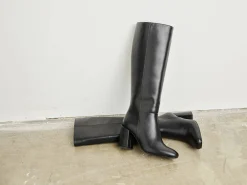 UNIFIED Boots & Stövlar ><noscript><img data-lazyloaded=