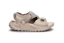 OKAKI Sandaler & Flip-Flops ><noscript><img data-lazyloaded=