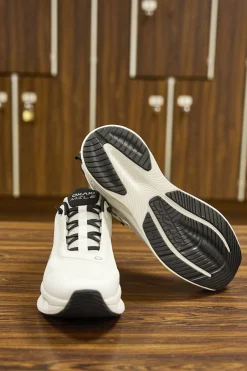 OKAKI Sneakers|Fritidsskor ><noscript><img data-lazyloaded=