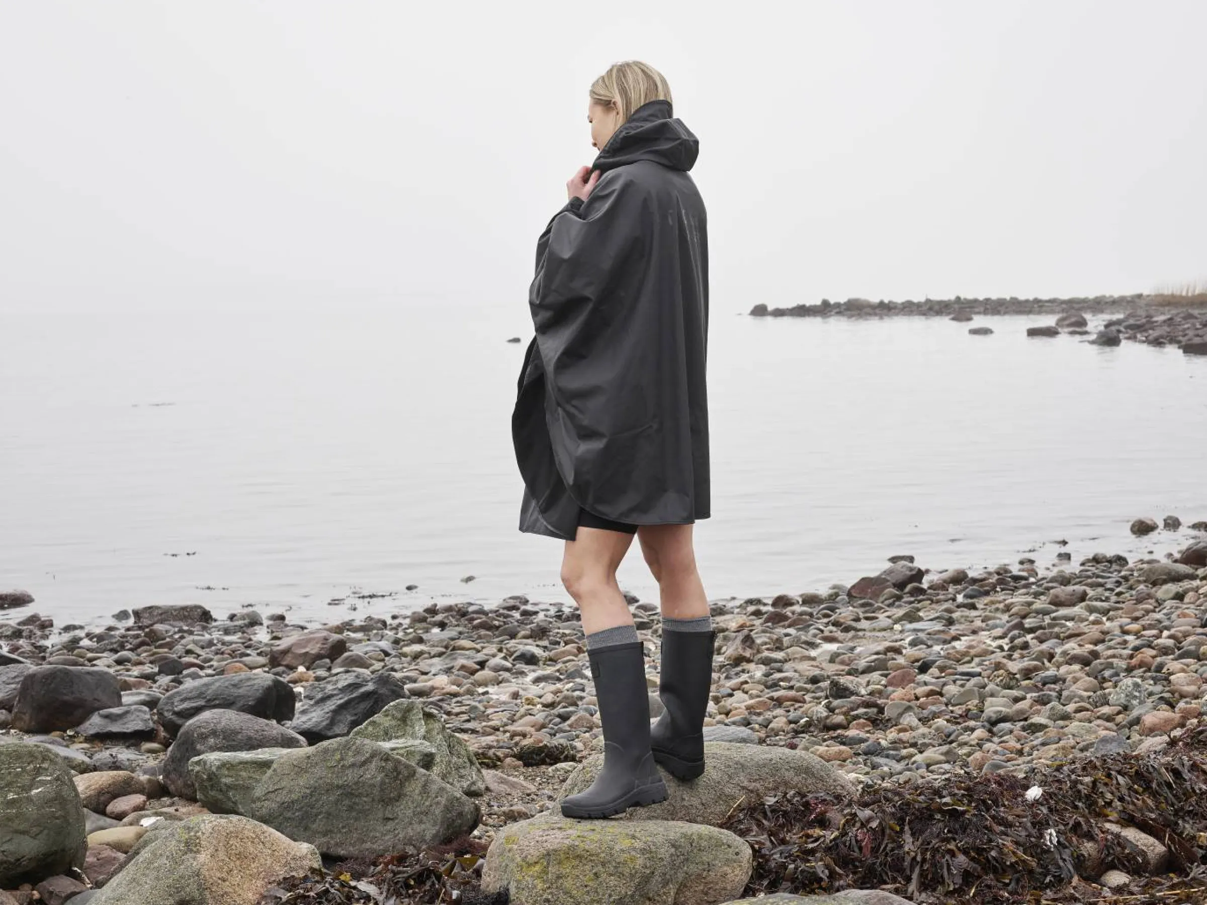 STOCKHOLM DESIGN GROUP Poncho Och Regnställ > Regn poncho Svart