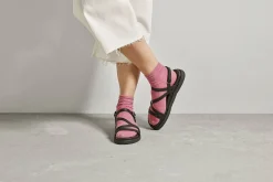 UNIFIED Sandaler & Flip-Flops ><noscript><img data-lazyloaded=