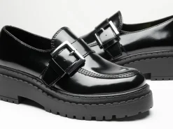 UNIFIED Loafers ><noscript><img data-lazyloaded=