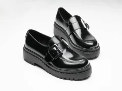 UNIFIED Loafers ><noscript><img data-lazyloaded=